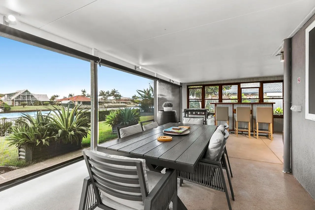 Bribie Island Canal Holiday Destination! Bongaree Holiday home