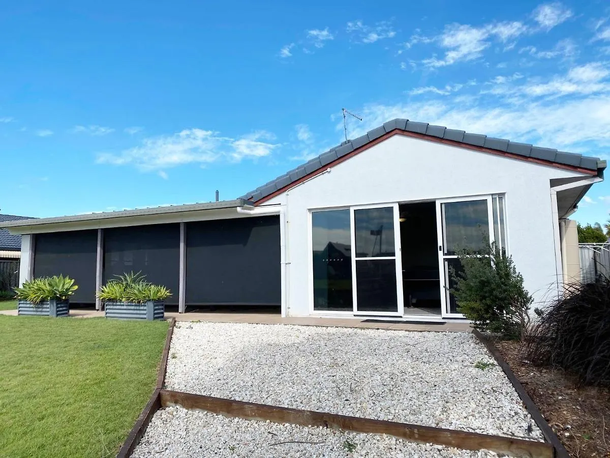 Bribie Island Canal Holiday Destination! Bongaree Australia