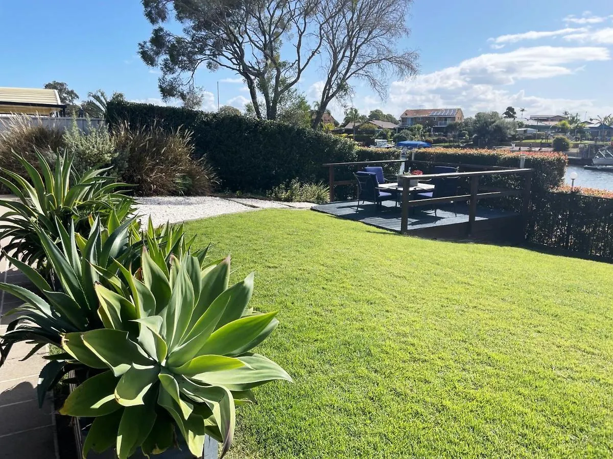 Bribie Island Canal Holiday Destination! Bongaree Holiday home